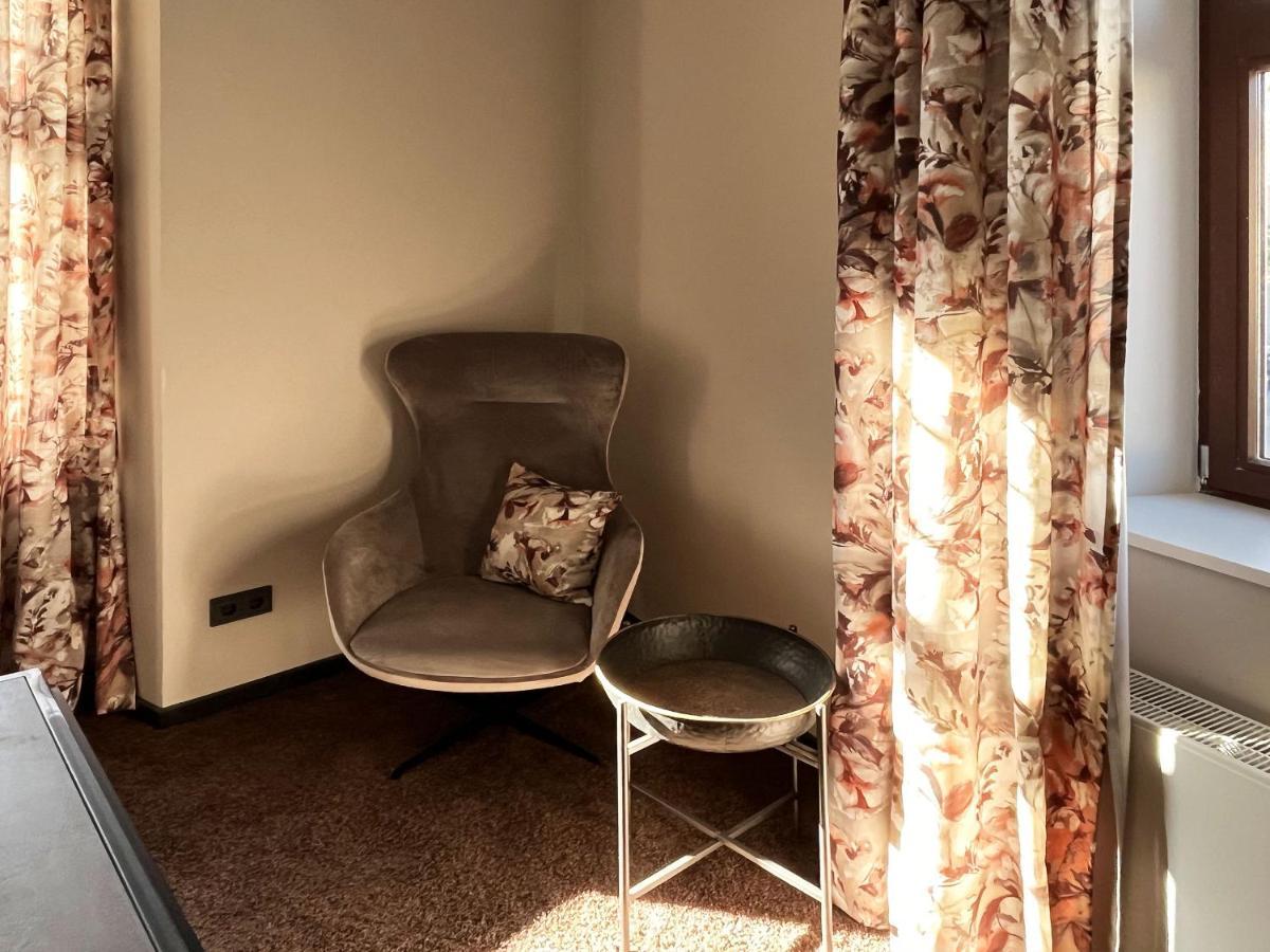 Boutiquehotel Burg Adenbach & Alter Weinbau Бад Нойенар-Арвайлер Екстериор снимка
