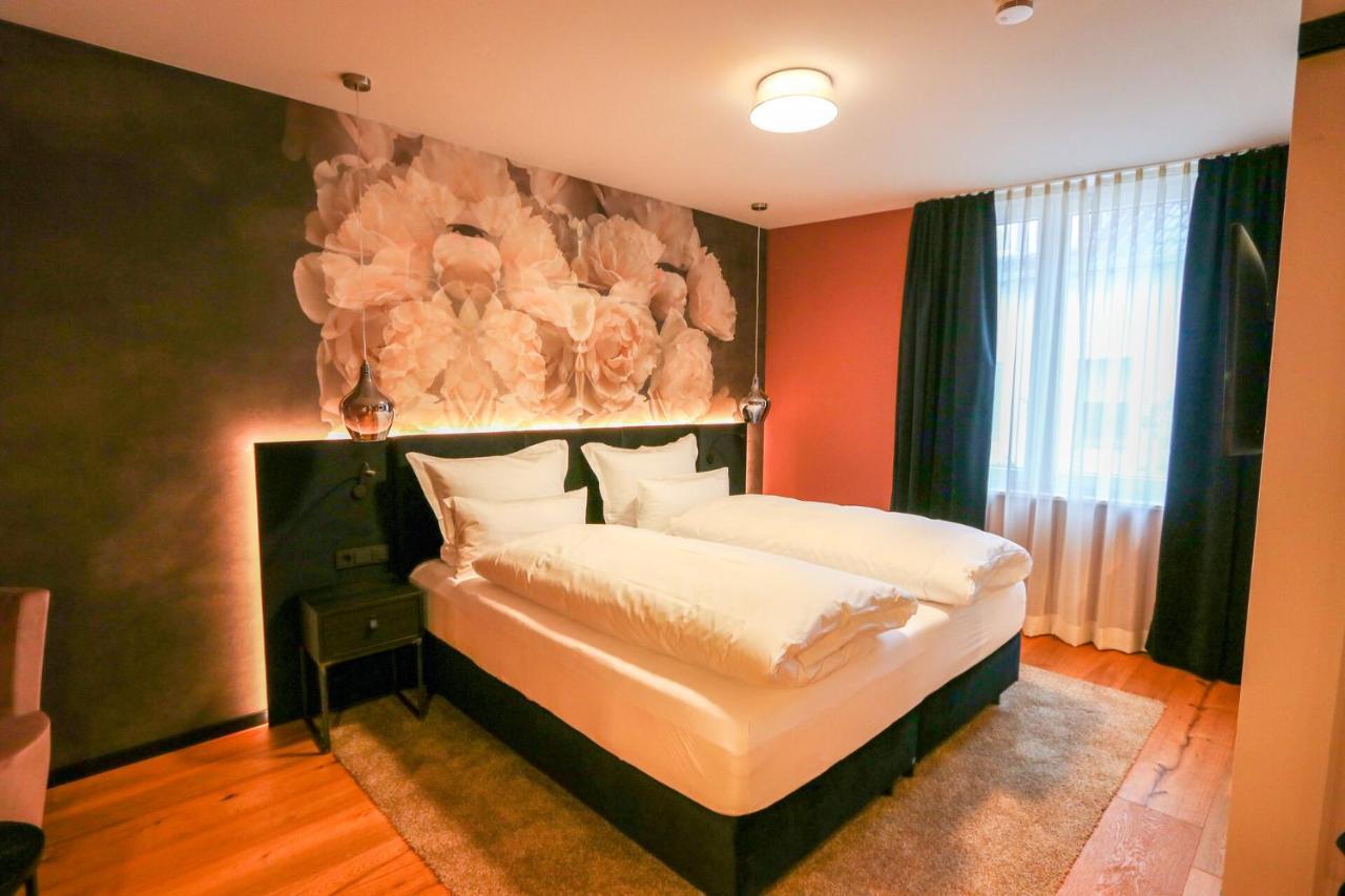 Boutiquehotel Burg Adenbach & Alter Weinbau Бад Нойенар-Арвайлер Екстериор снимка