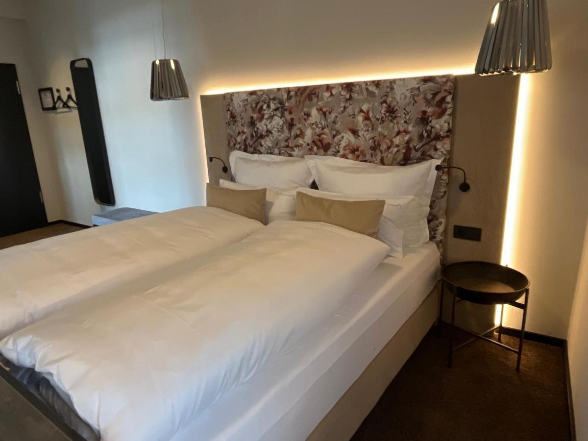 Boutiquehotel Burg Adenbach & Alter Weinbau Бад Нойенар-Арвайлер Екстериор снимка