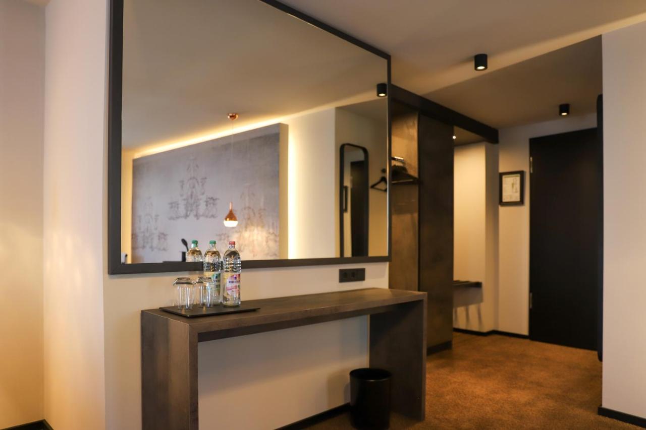 Boutiquehotel Burg Adenbach & Alter Weinbau Бад Нойенар-Арвайлер Екстериор снимка