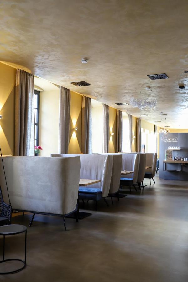 Boutiquehotel Burg Adenbach & Alter Weinbau Бад Нойенар-Арвайлер Екстериор снимка