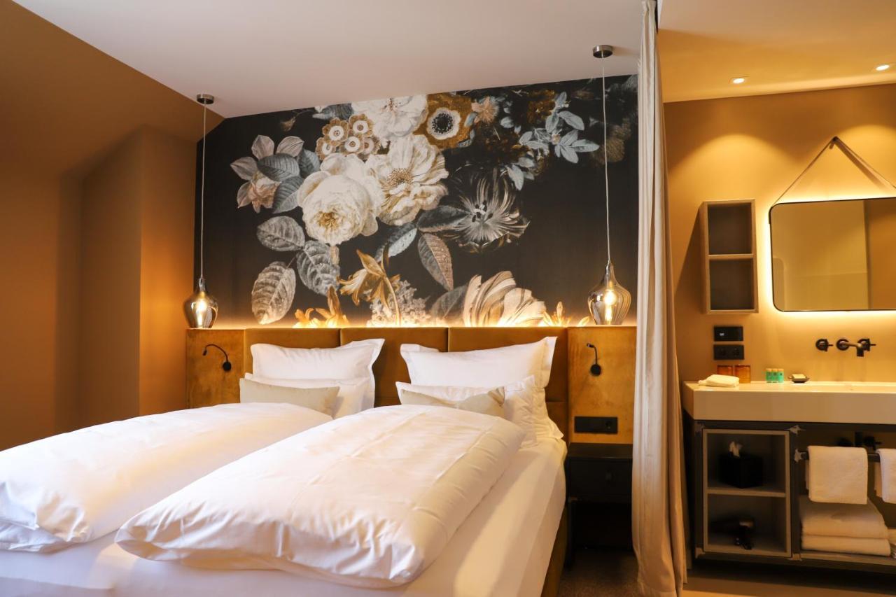 Boutiquehotel Burg Adenbach & Alter Weinbau Бад Нойенар-Арвайлер Екстериор снимка