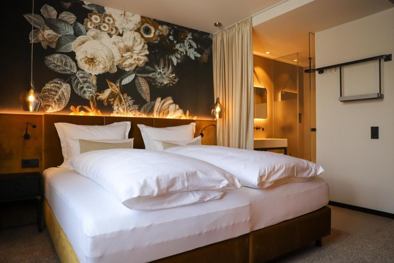 Boutiquehotel Burg Adenbach & Alter Weinbau Бад Нойенар-Арвайлер Екстериор снимка