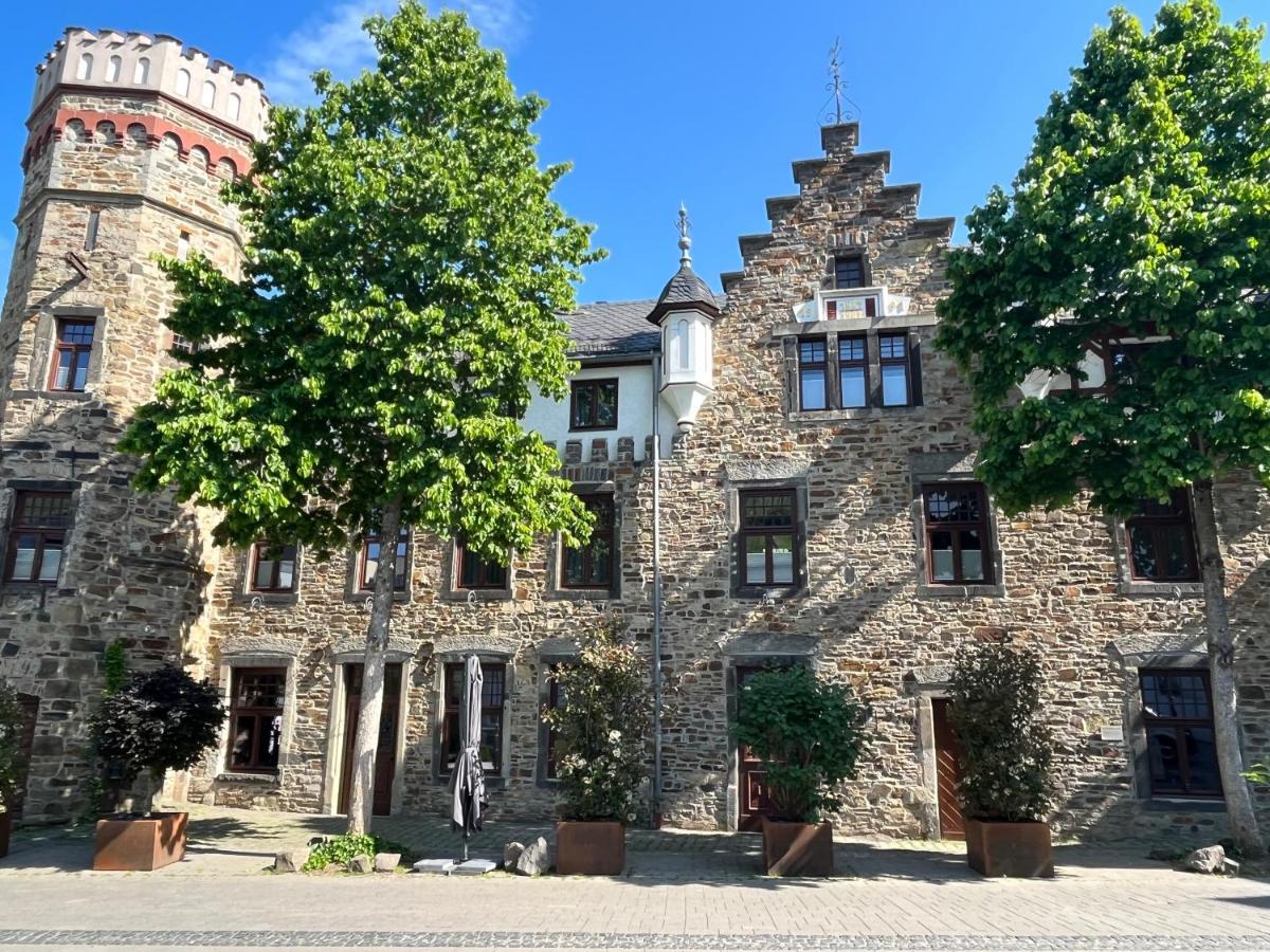 Boutiquehotel Burg Adenbach & Alter Weinbau Бад Нойенар-Арвайлер Екстериор снимка